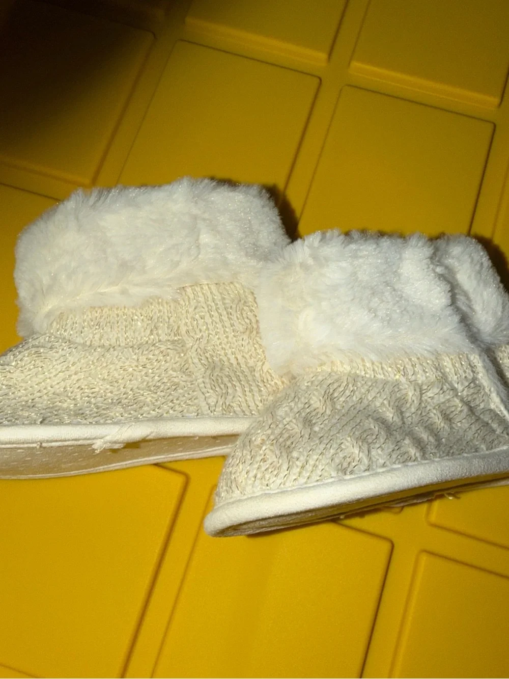 Carter’s Infant Faux Fur Boots in Cream 6-9 months